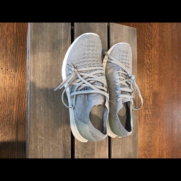 Under Armor Speedform Slongshot 2 running shoes. Sz 7.5 - Picture 2 of 6